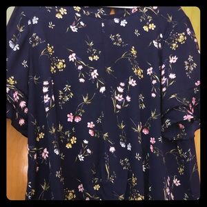 Hanna & Gracie knot front flutter sleeve top